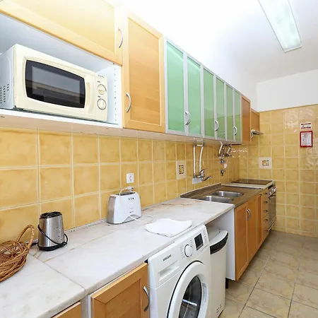 A16 - Colas Place In